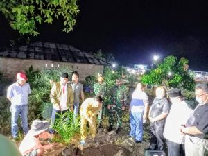Ketum DPP SantaNU Rusli Ahmad bersama 2 Jendral Tanam Bibit Kurma Jam 9 Malam, Ketua MUI Riau Pimpin DOA di RA Kopi Aren