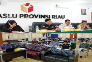 Bawaslu Riau Bersama 5 Kabupaten Susun Keterangan Tertulis untuk Persidangan di MK