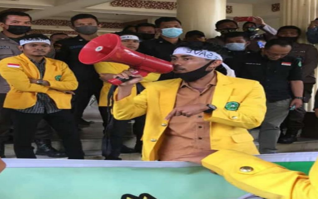 3 Orang Mahasiswa di D.O, BEM Dan DPM Fakultas Hukum Unilak Lakukan Aksi Penolakan di Lobby Rektorat