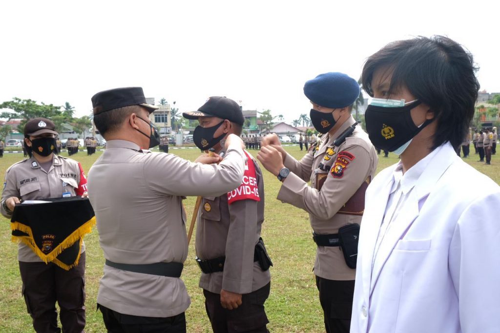 Kapolda Riau Pimpin Apel Kesiapan Bhabinkamtibmas, Tenaga Medis Kepolisian Sebagai Tracer dan Vaksinator Covid-19