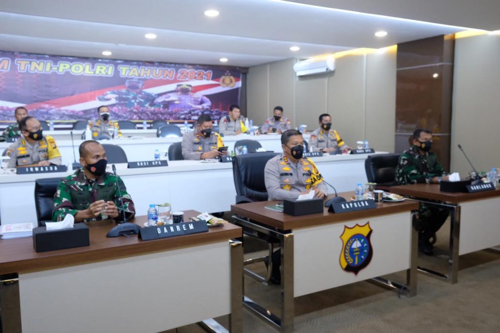 Kapolda Riau Bersama Danrem Serta Danlanud ikuti Rapim TNI/Polri Tahun 2021 Secara Virtual