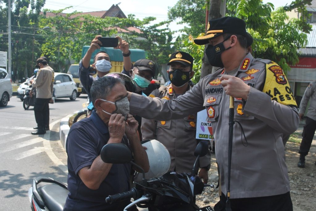 Kapolresta Bagikan 580 Masker Gratis ke Masyarakat