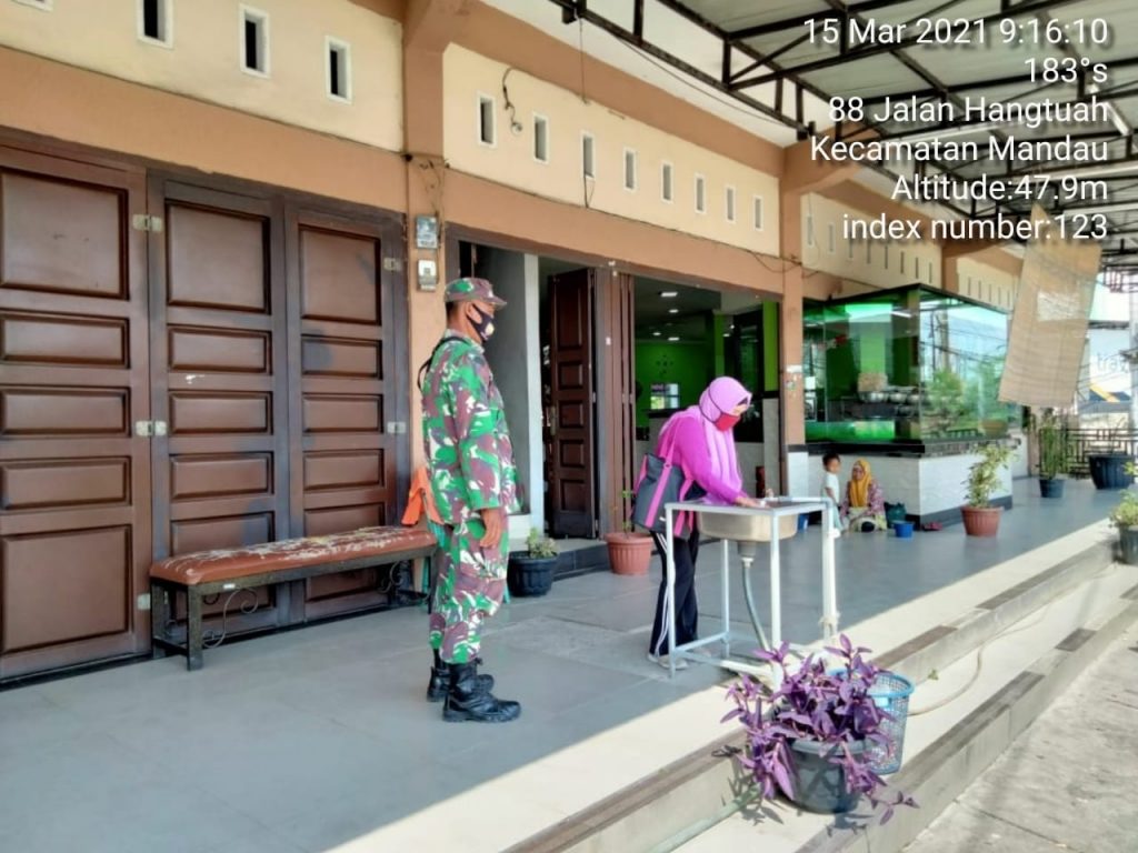 TNI Koramil 04/Mandau Sosialisasi di Rumah Makan Yuanda Tegaskan Warga Wajib 3 M