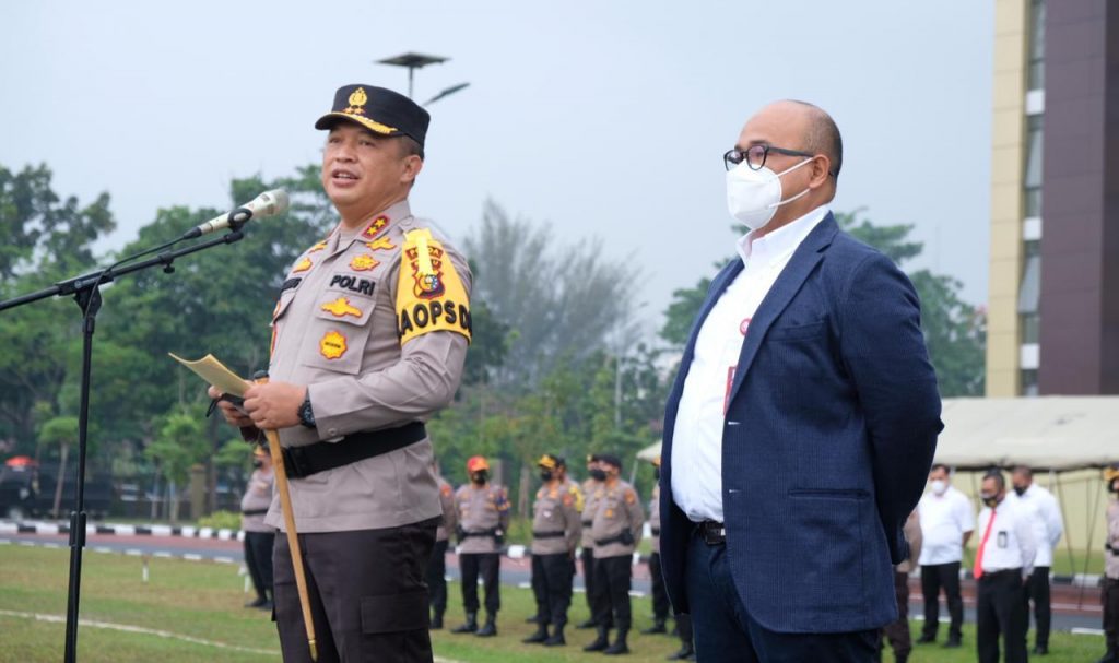 Dinilai Berhasil Berantas Narkoba, Kapolda Riau Menerima Penghargaan Dari Managemen Media Online