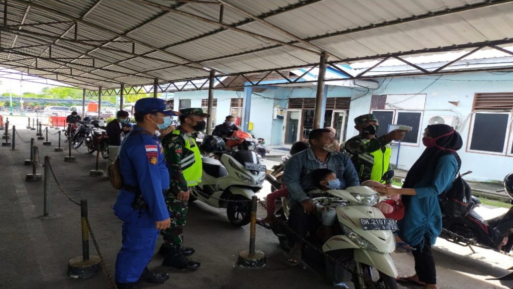 Guna Memutus Mata Rantai Penularan Covid-19, Koramil 01 Bengkalis Giat Operasi Rutin PROKES di Tempat Umum