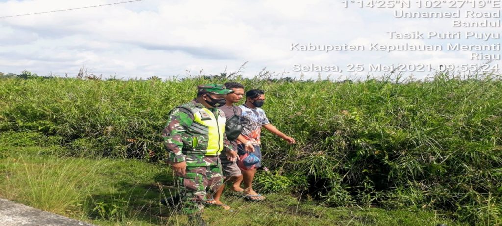 Cegah Karhutla di Wilayah Teritorial Kodim 0303/Bengkalis, Babinsa Lakukan Patroli Rutin Kemasyarakat Binaannya