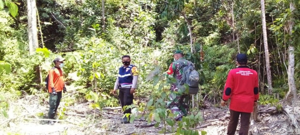 Babinsa Patroli dan Sosialisasi Karhutla bersama Manggala Agni di Kampung Rantau Bertuah