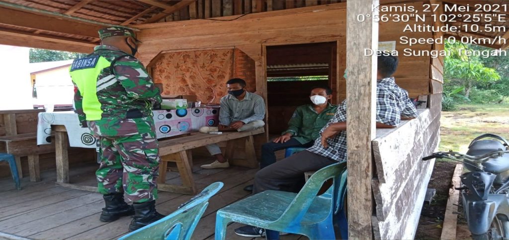 Masyarakat Ucapkan Terimakasih, Babinsa Selalu Beri Himbaunan Prokes Kepada Desa Sungai Tengah