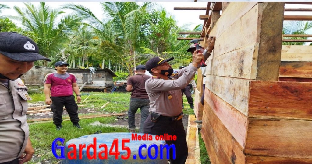 Polsek Bantan Gelar Bakti Sosial Bedah Rumah Milik Sopiah, Dalam Rangka HUT Bhayangkara Ke-75
