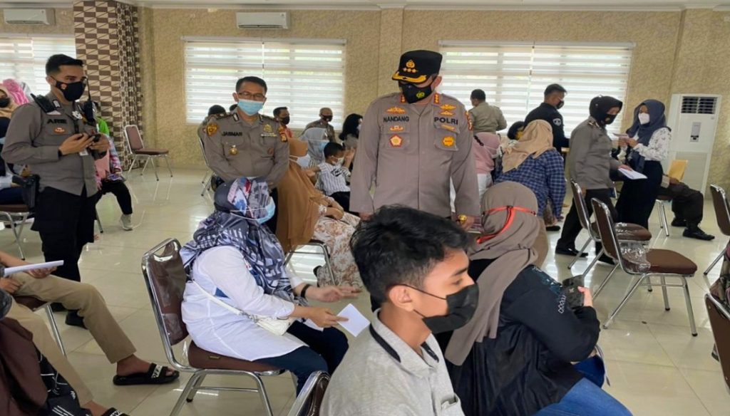Gerai Vaksin Polresta Pekanbaru Laksanakan Vaksinasi Untuk Anggota, Bhayangkari Serta Keluarga Polri
