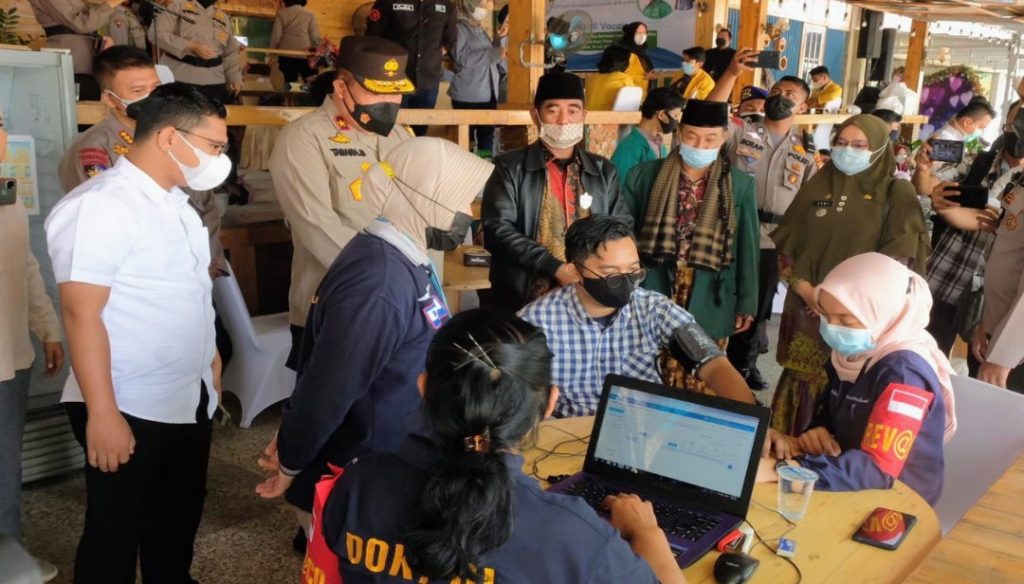 Polri Peduli Negeri, Polda Bersama BEM Se Riau Gelar Baksos di Rumbai