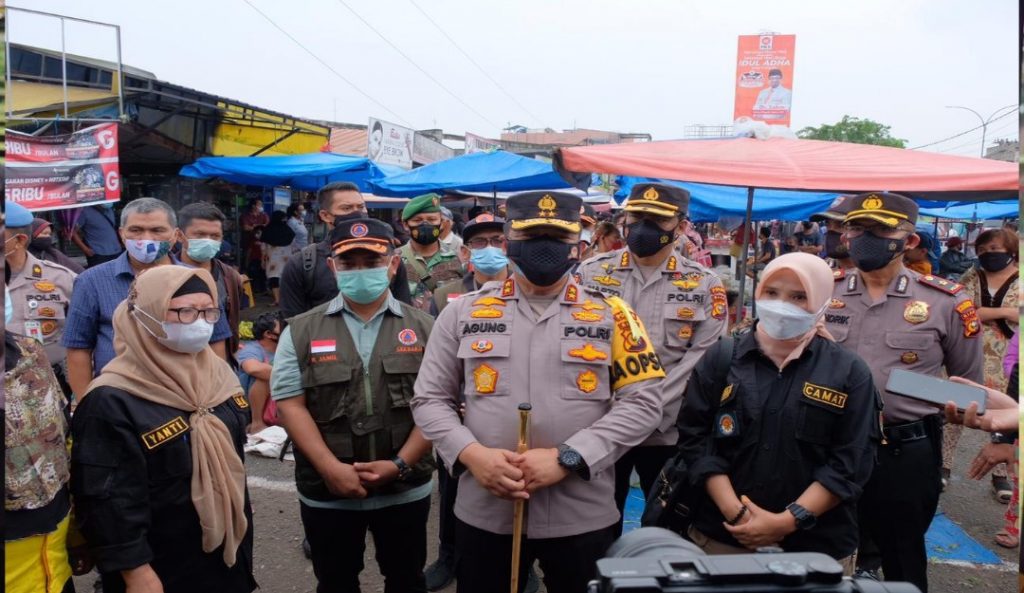 Tinjau Posko PPKM Pasar Cik Puan, Kapolda Riau Mengajak Semua Pihak Bangun Untuk Bersama Gerakkan Ekonomi