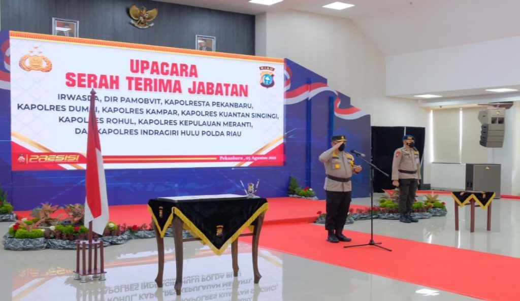 Kapolda Pimpin Sertijab Pejabat Utama Polda Riau dan Kapolres di Aula Tribrata