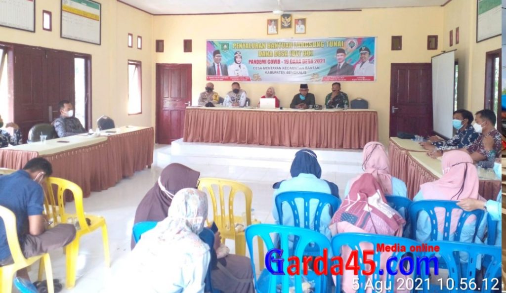 dr Lala : Warga Terpapar Agar Jujur dan Tidak Merasa ini Penyakit Aib, Pemdes Langsung Bagikan BLT-DD Serta Penyuluhan Penanganan Covid-19