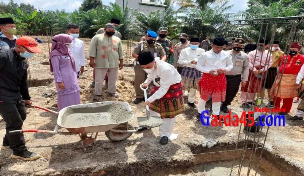 Bupati Pelalawan Hadiri Peletakan Batu Pertama Masjid Nurul Islam Desa Bagan Laguh