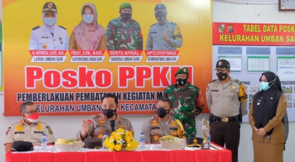 Kunjungi Posko PPKM Umban Sari, Wakapolri Komjen Gatot Ajak Warga Patuh Prokes
