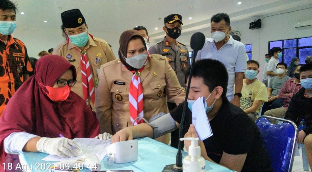 Bupati Tinjau Langsung Gerak Vaksinasi Dosis I di Gedung Tribrata Mapolres Bengkalis