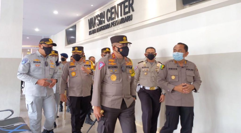 Kakorlantas Polri Bersama Dirut Jasa Raharja Tinjau Vaksin Center, Irjen Pol Istiono: Polda Riau Bagus Luar Biasa