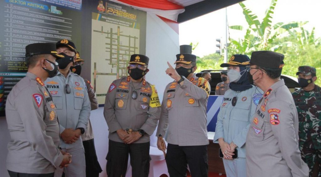 Tinjau Pos Penyekatan PPKM, Kakorlantas Polri : Penyekatan PPKM Untuk Cegah Penyebaran Covid-19