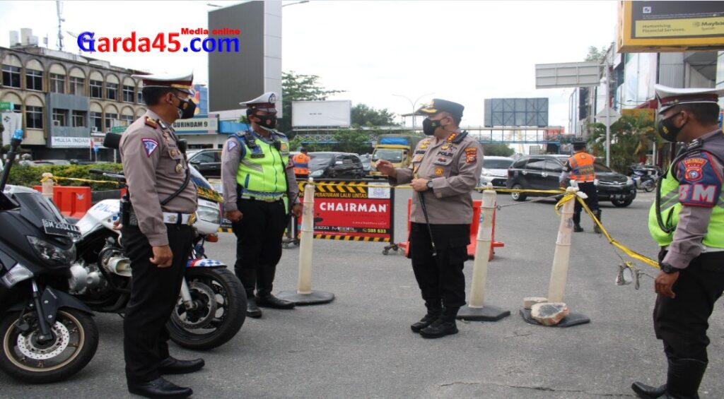 Kapolresta Tinjau Pos Penyekatan PPKM di Kota Pekanbaru