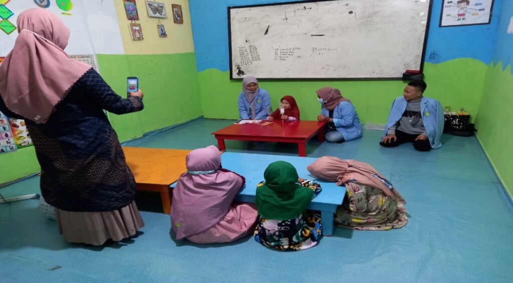 Mahasiswa Kukerta Universitas Riau Balik Kampung Melakukan Kegiatan Literasi Bersama Murid TK Bina Edukasi