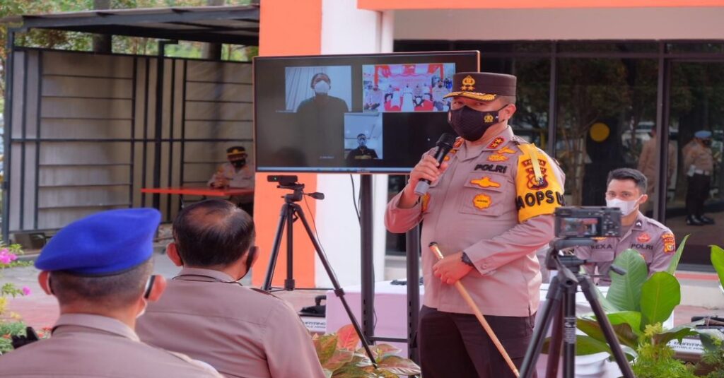 Resmikan Isoter Wisma Kemala, Kapolda Riau Serahkan Bantuan 30 Oksigen Konsentrator Dari Kapolri