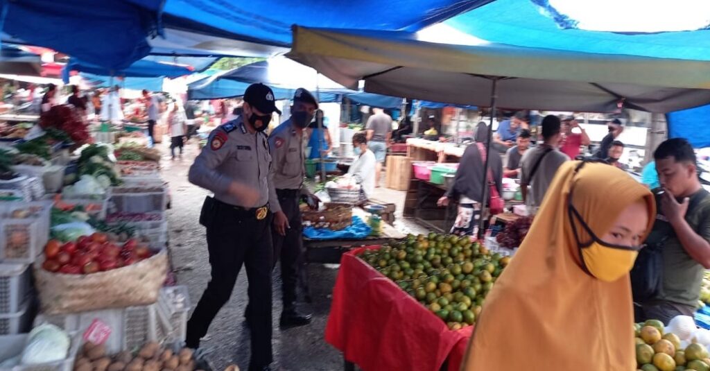 Penerapan Pemberlakuan Pembatasan Kegiatan Masyarakat Level IV di Wilayah Hukum Polsek Sukajadi