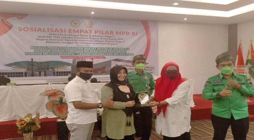 RMB – LHMR Pekanbaru Tuan Rumah Sosialisasi Empat Pilar MPR RI oleh Dr.Hj.Intsiawati Ayus SH.MH