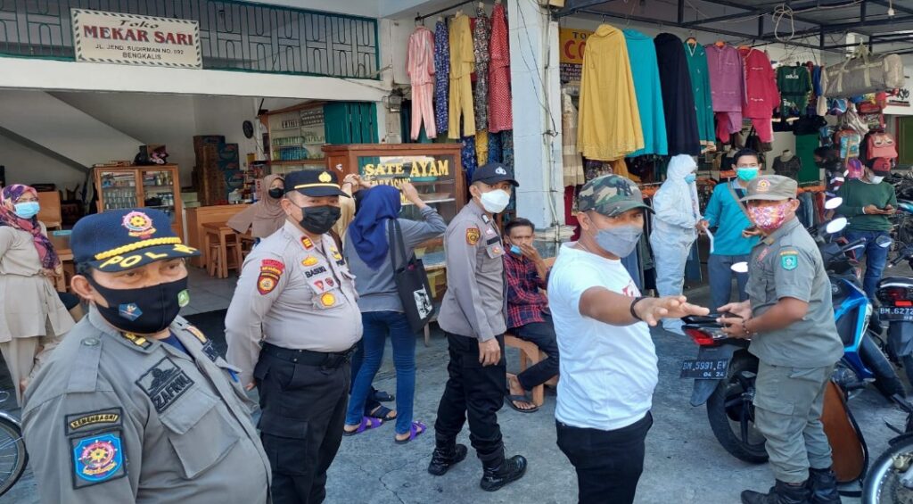 Tim Gabungan KRYD Polres Bengkalis Beri Teguran kepada Pelaku Usaha yang tidak Mematuhi Prokes