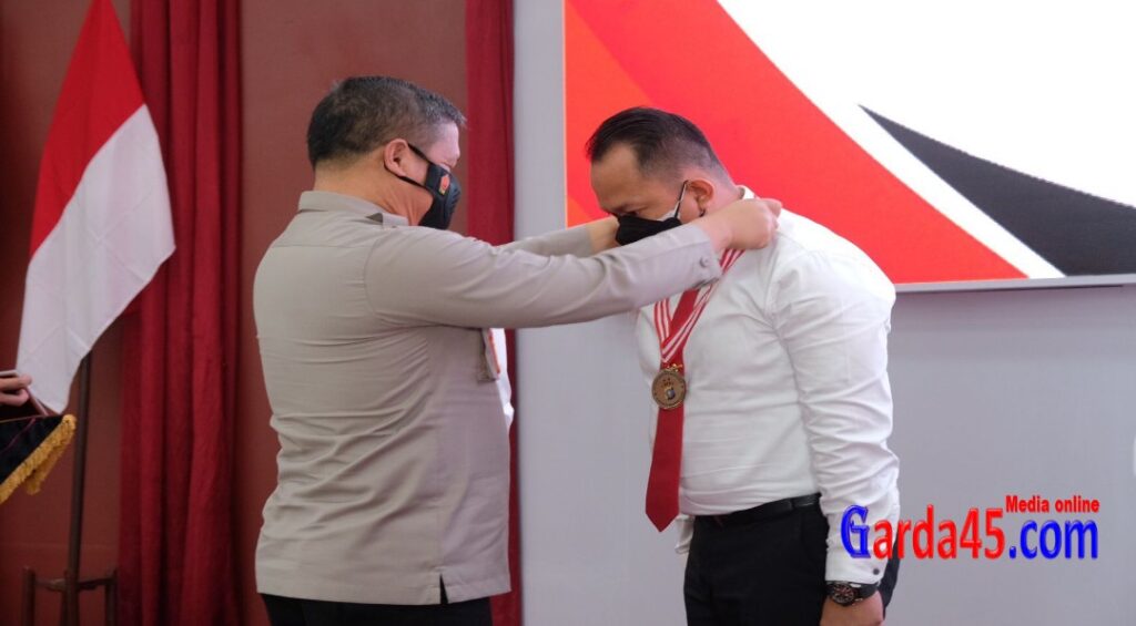 41 Personel Berprestasi Mendapatkan Penghargaan Kapolda Riau