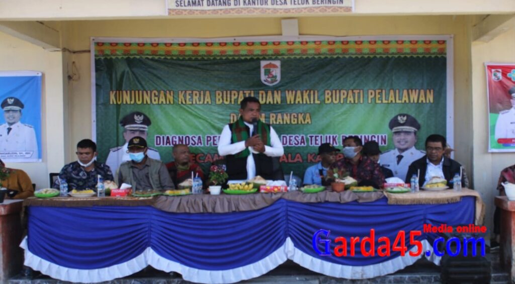 Gunakan Speedboat, Bupati Pelalawan Kunker Ke Desa Teluk Beringin dan Desa Serapung