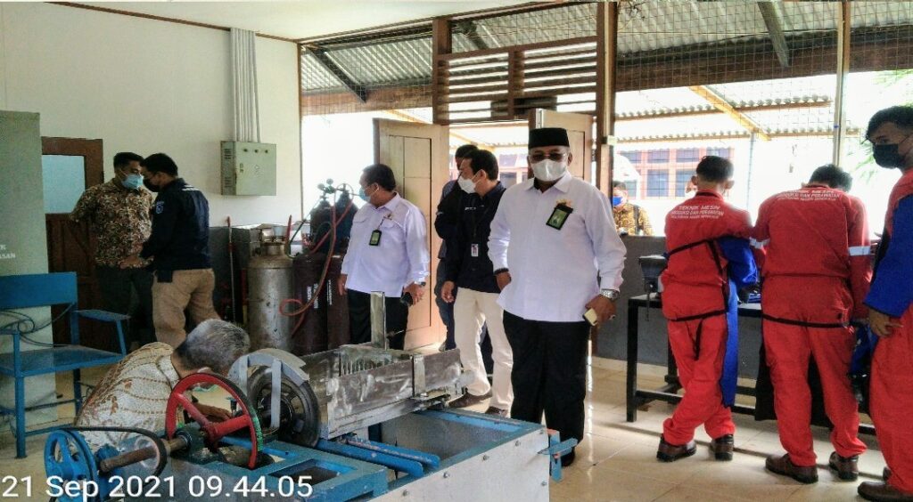 Usai MoU, Ketua KADIN Bengkalis Tinjau Langsung Karya Anak Politeknik