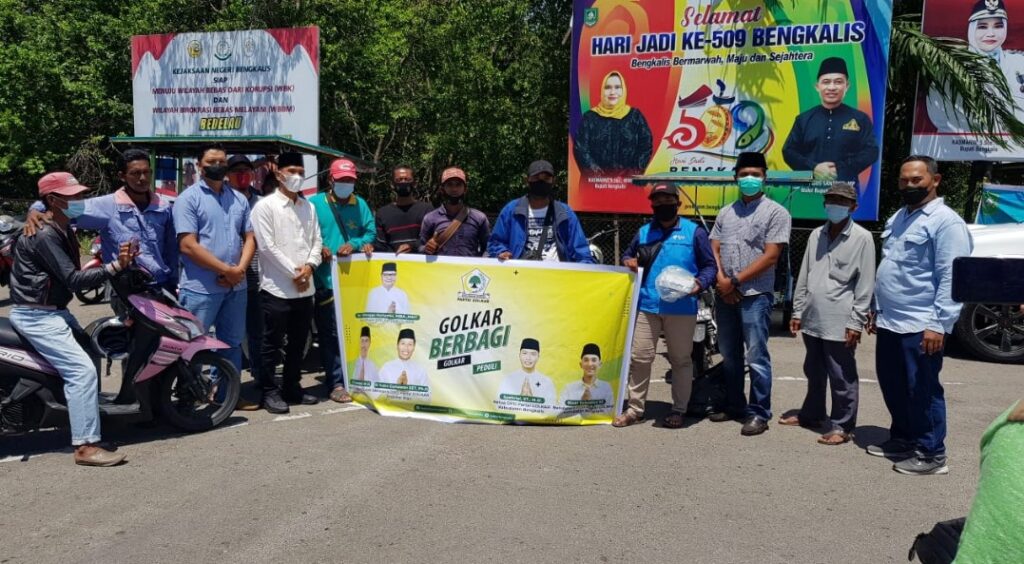 DPD II Partai Golkar Kabupaten Bengkalis Gelar Kegiatan Rutin Setiap Jum’at Berbagi Nasi Kotak