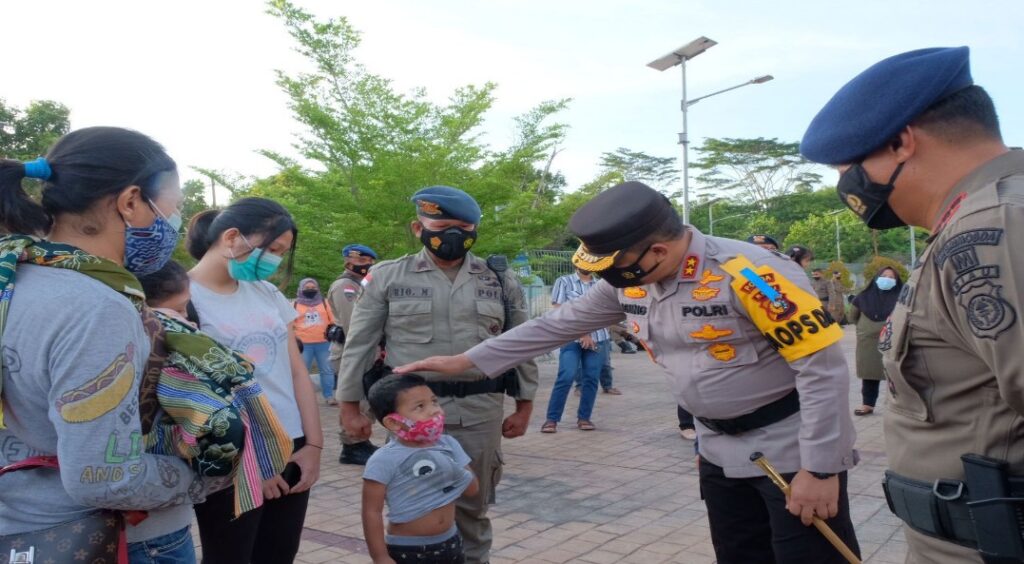 Lepas Keberangkatan Pasukan BKO Papua, Irjen Agung Setya : Selalu Waspada Potensi Ancaman