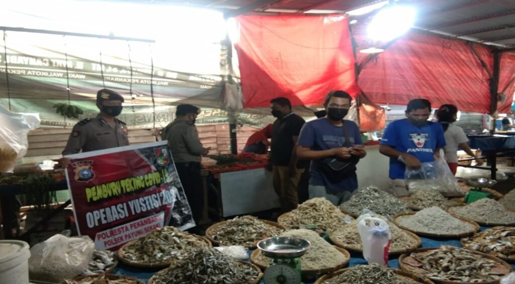 Operasi Yustisi Bersama Tim Polsek Payung Sekaki Lakukan Pemburu Teking Covid19 di Kota Pekanbaru