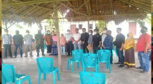 Ket Foto : Lurah Tuah Negeri, ESA GRUP dan Masyarakat. (Foto : KEND ZAI)