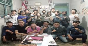 Keterangan Foto : Seusai Penyerahan SK, Mahasiswa Ikatan Mahasiswa Nias Riau (IMNR) Foto Bersama. (Foto : KEND ZAI).