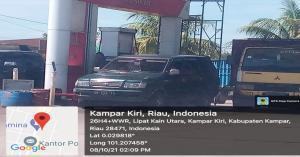 Ket : Menyoroti kegiatan ilegal SPBU Nakal Lipat Kain Kampar (foto/Bal)