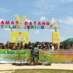 Ket : HMTS STTP foto bersama di gerbang Teluk Jering (foto/Istimewa)