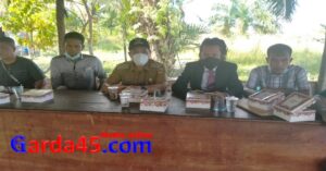 Ket : Lurah Kelurahan Tuah Negeri lakukan mediasi ke 3 kali untuk penyelesaian terkait tanah Almarhum Sodin dapat selesai dengan baik (foto/KEND ZAI)