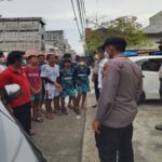 Ket : Tim Pawas Pleton I Regu 2 Polres Bengkalis Beri Pemahaman kepada pelanggan Prokes di jalan jenderal Sudirman Bengkalis kota (foto/Istimewa)