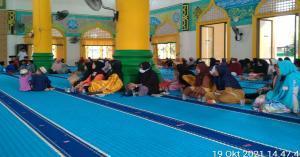 Ket : Peringatan Maulid Nabi di Masjid Al-Mubarak, Jemaah Ikuti Acara Penuh Khidmat (foto/Indra)