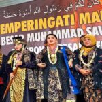 Ket : Irjen Pol Purn Dr Anton Charliyan Bersama Masyarakat Tasik Rayakan Peringatan Maulid Nabi SAW (foto/KBO Babel).