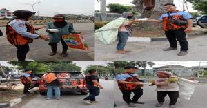 Membagikan Nasi Kotak Kepada Buruh Pekerja. (Foto : Garda45.com)