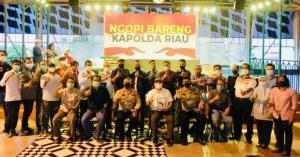 Kapolda Riau, Irjen Pol Agung Setya Imam Effendi, foto bersama dengan Pimpinan Redaksi di Pekanbaru (foto/istimewa).
