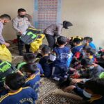 38 Orang Perwira Alumni SIP ke-50 bagikan tas dan peralatan sekolah kepada anak-anak di Yayasan AL-Hidayah Pekanbaru (foto/istimewa)
