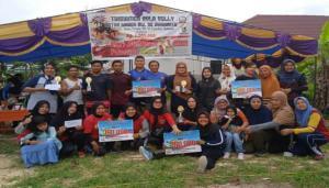 Ket : Usai pembagian hadiah para pemenang turnamen bola volly foto bersama (foto/wawan)