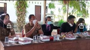 Ket : Masyarakat yang menguasai lahan tanah Alm.Sodin tidak dapat menerangkan kronologis dan histori kepemilikan tanah yang dikuasai (foto/KEND ZAI)