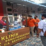 Ket : Kalapas dan Kasat Narkoba Polres Bengkalis tinjau Klinik pelaksana tes Urine (foto/Istimewa).