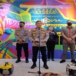 Ket Foto : Kapolda didampingi Kabid Humas Polda Riau ungkap barang bukti untuk aktifitas ilegal Logging (Sumber foto : Kasub Bag Humas Polres Bengkalis).